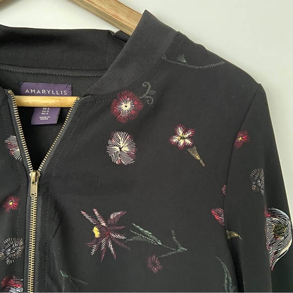 AMARYLLIS BLACK/FLORAL LIGHTWEIGHT BOMBER STYLE JACKET WITH GOLD ZIPPER, SMALL - Picture 3 of 11